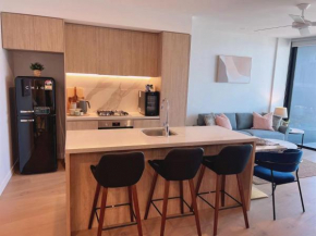 2 Bedroom Luxurious Cozy Apartment with Stunning Ocean View in Broadbeach Gold Coast GC40